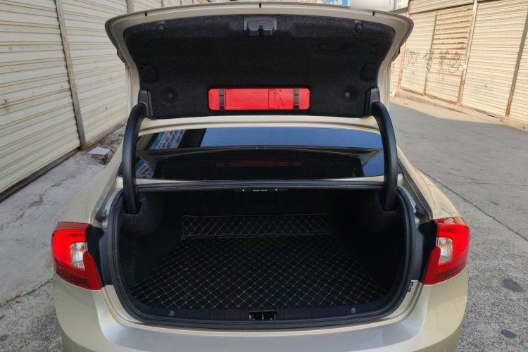 沃尔沃S60 2019款 S60L 改款 T5 智进进阶版机舱底盘23