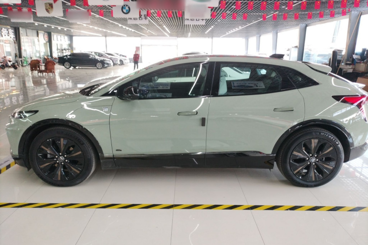 别克E4 2023款 GS版车身外观4