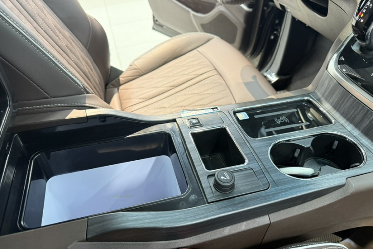 别克GL8 2022款 陆上公务舱 652T 豪华型中控内饰7002