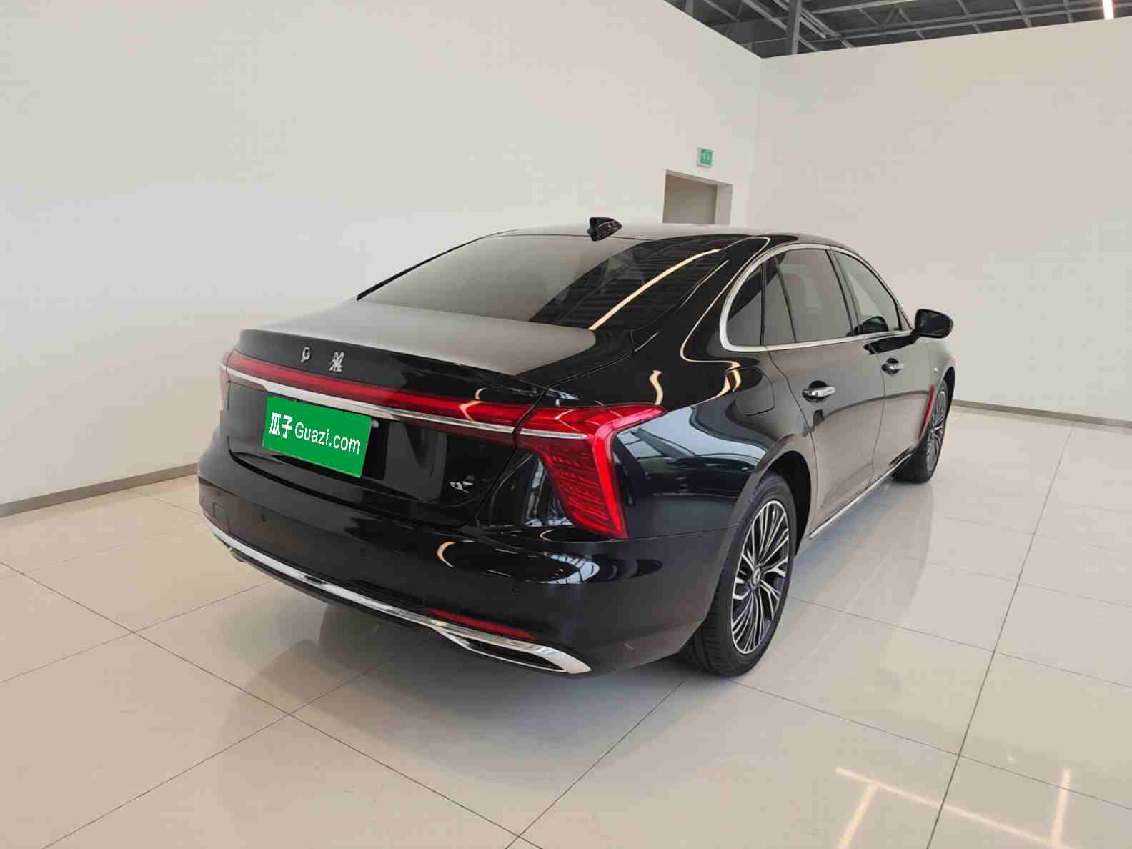车辆右后45度外观展示
