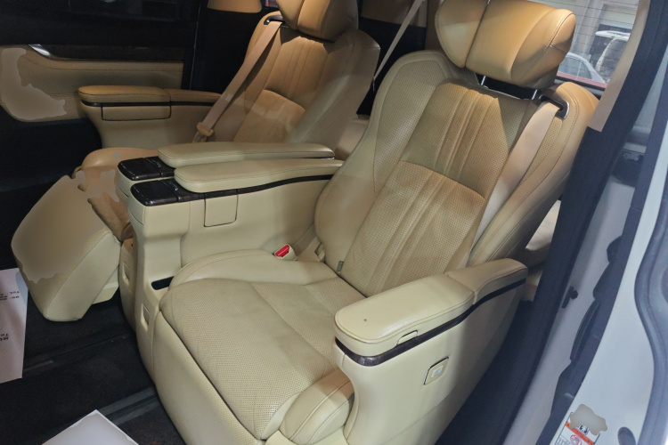 丰田 埃尔法 2018款 改款 3.5L 尊贵版中控内饰21