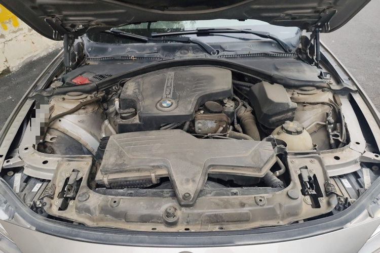 宝马3系 2015款 320i 超悦版时尚型局部细节24