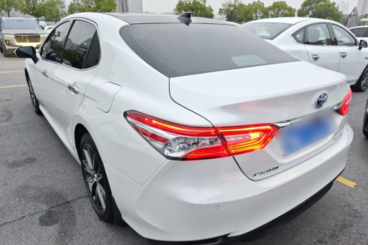 丰田 凯美瑞 2021款 双擎 2.5HG 豪华版车身外观4