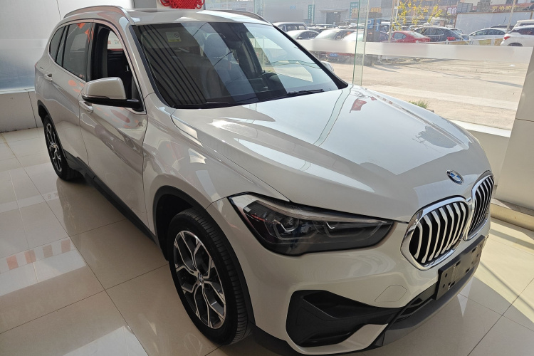 宝马X1 2021款 改款 sDrive25Li 领先型车身外观3