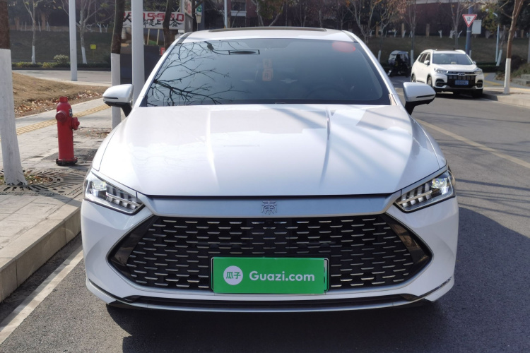 比亚迪 秦PLUS 2023款 冠军版 DM-i 55KM超越型车身外观2