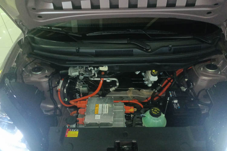 五菱汽车 五菱缤果 2023款 333km 悦享款机舱底盘24