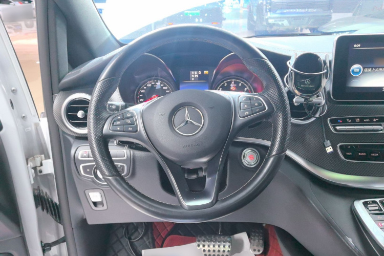 奔驰V级 2018款 V 260 尊贵版 国VI中控内饰13