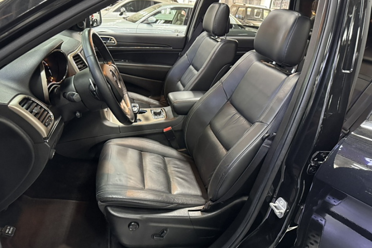 Jeep 大切诺基(进口) 2014款 3.0TD 柴油 舒享导航版中控内饰7008