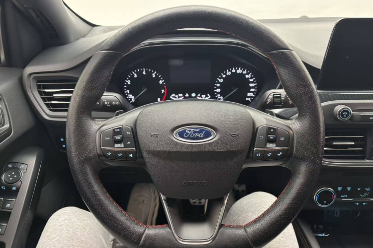 福特 福克斯 2020款 两厢 EcoBoost 180 自动ST Line中控内饰7002