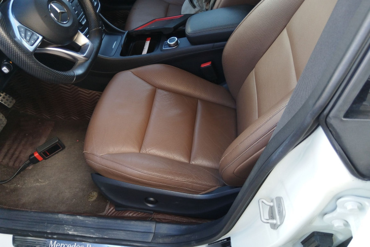 奔驰CLA 2014款 CLA 260 4MATIC中控内饰19