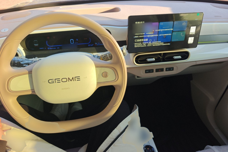 吉利银河 熊猫 2025款 210km 元气熊中控内饰12