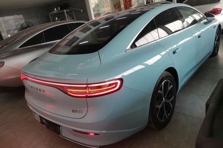 鸿蒙智行 智界S7 2025款 855km Max车身外观6004