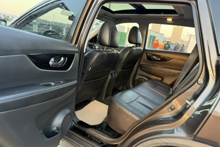 日产 奇骏 2019款 2.0L CVT智联舒适版 2WD中控内饰7008