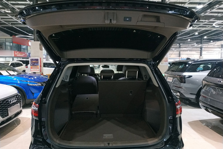 大众 威然 2023款 380TSI 尊驰版机舱底盘23