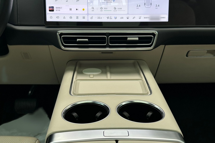 理想汽车 理想L9 2022款 Max中控内饰7005