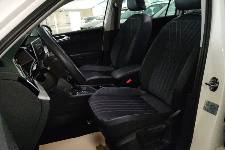 大众 途观L 2022款 330TSI 自动两驱舒享版中控内饰19