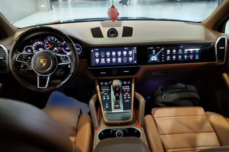 保时捷 Cayenne新能源 2022款 Cayenne E-Hybrid 2.0T 铂金版中控内饰7002