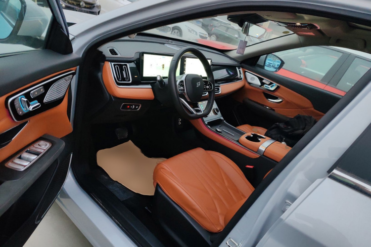 捷途山海L7 2024款 1.5T 120km ULTRA 7座中控内饰20