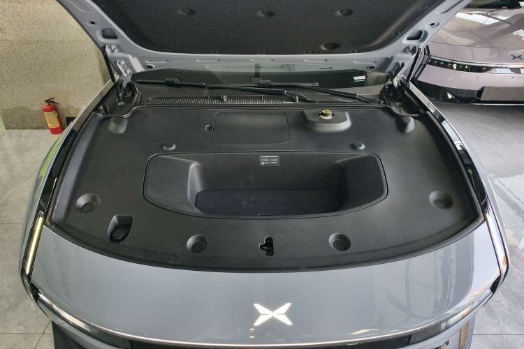 小鹏P7 2025款 702 长续航 Ultra机舱底盘24