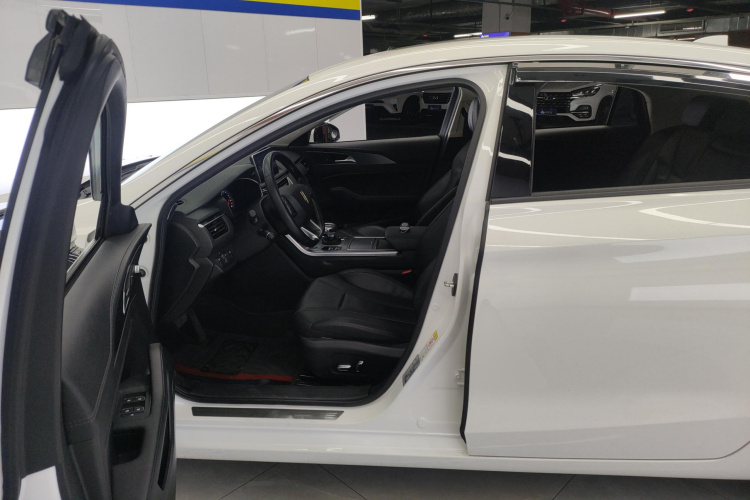 红旗H5 2022款 经典款 1.5T DCT旗韵版中控内饰19