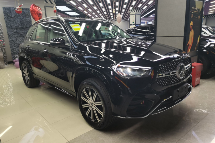 奔驰GLE 2024款 改款 GLE 350 4MATIC 时尚型车身外观3