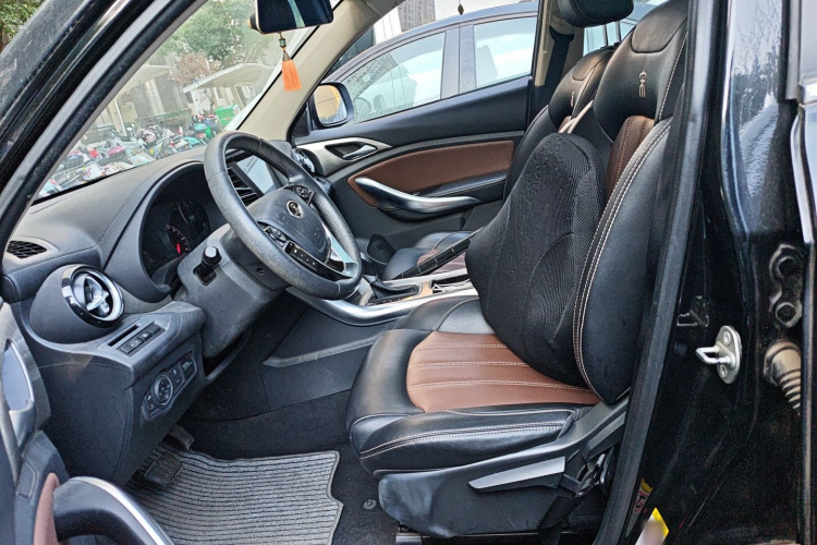 比亚迪 宋 2017款 盖世升级版 1.5TID 自动豪雅型中控内饰19