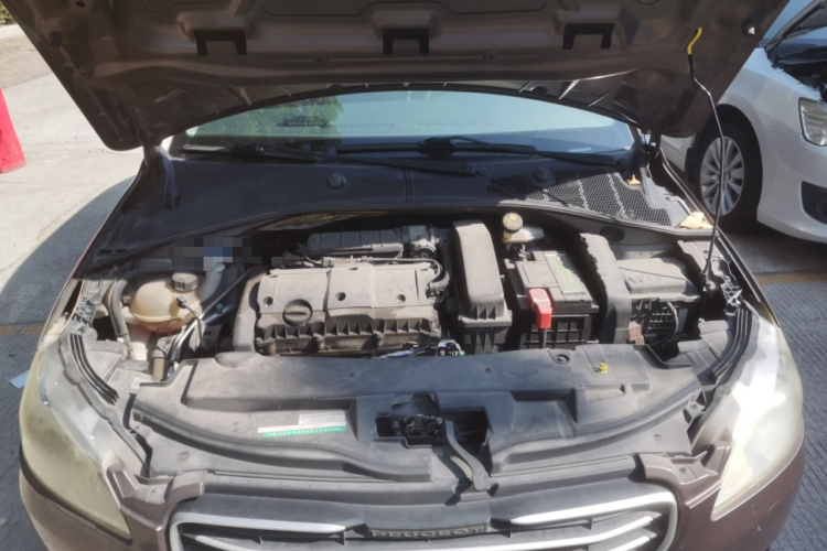 标致301 2014款 1.6L 自动舒适版机舱底盘24