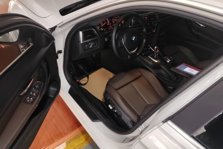 宝马3系 2019款 320Li 时尚型中控内饰7003