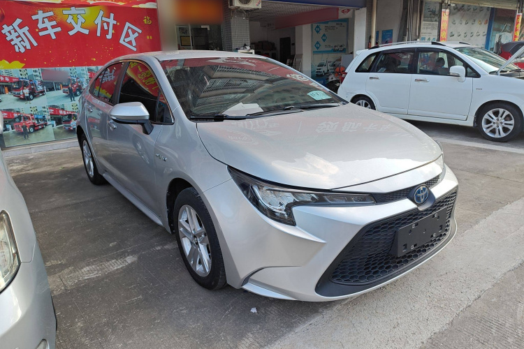 丰田 雷凌 2022款 双擎 1.8H E-CVT领先版车身外观3