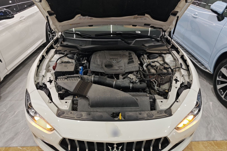 玛莎拉蒂 Ghibli 2022款 2.0T GT锋芒版机舱底盘24