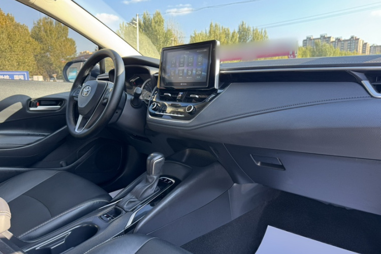 丰田 卡罗拉 2019款 1.2T S-CVT GL-i豪华版中控内饰7009