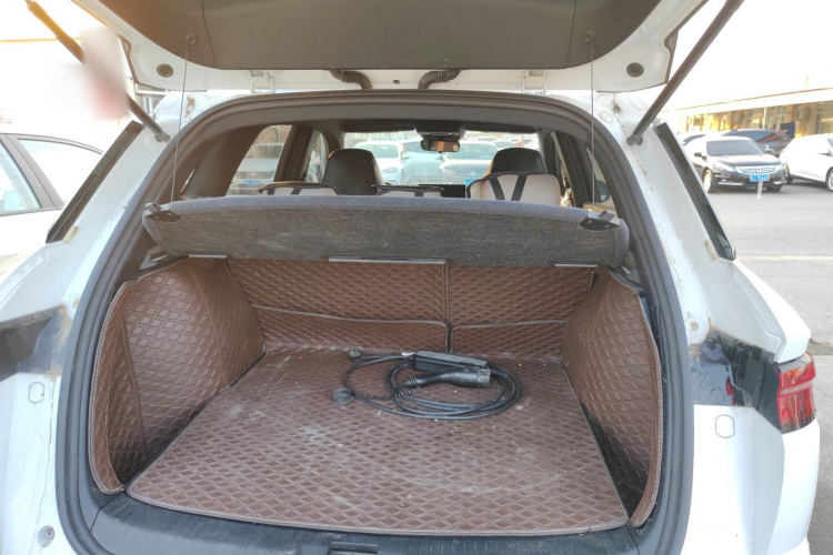 比亚迪 宋Pro新能源 2023款 冠军版 DM-i 71KM超越型机舱底盘23