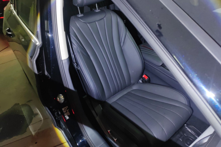 红旗H5 2025款 1.5T DCT旗韵版局部细节41