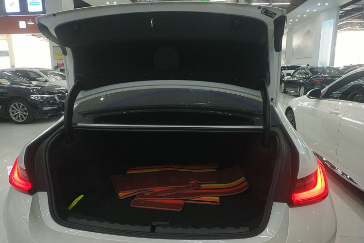 宝马i3 2024款 eDrive 40 L 曜夜套装机舱底盘23