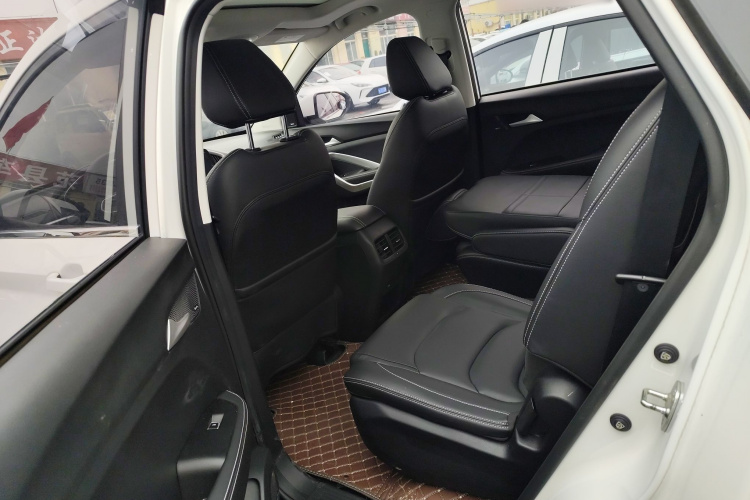 宝骏530 2021款 全球车周年纪念版 1.5T 手动尊贵型 6座中控内饰21