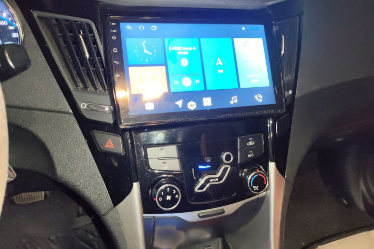 现代 索纳塔 2011款 2.0L 自动时尚版局部细节16