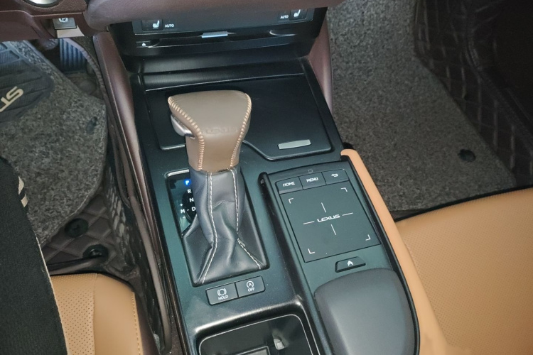 雷克萨斯ES 2020款 200 卓越版局部细节18