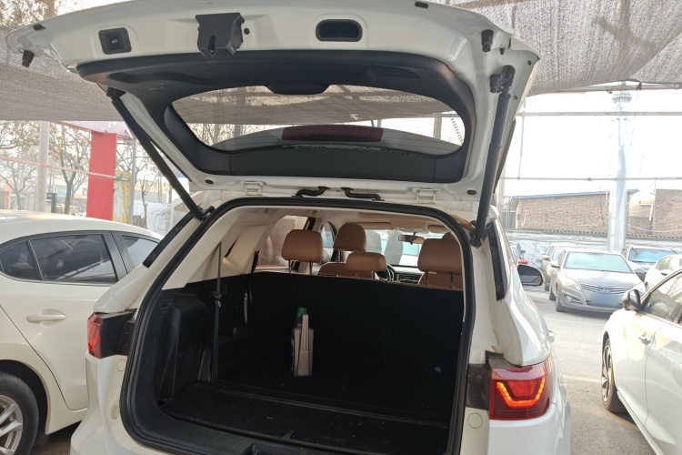 中国重汽VGV VGV U75PLUS 2021款 2.0TGDI 奇趣山地版 7座机舱底盘23