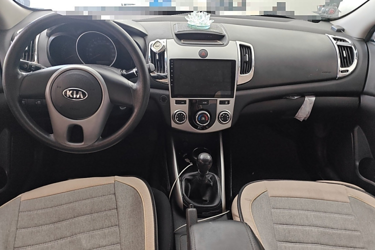 起亚 福瑞迪 2014款 1.6L MT GL中控内饰7002