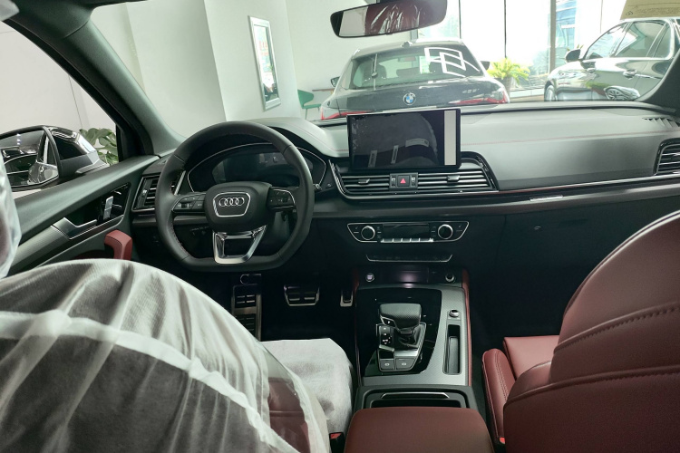 奥迪Q5L 2025款 45周年典藏版 40 TFSI 豪华动感型中控内饰7003