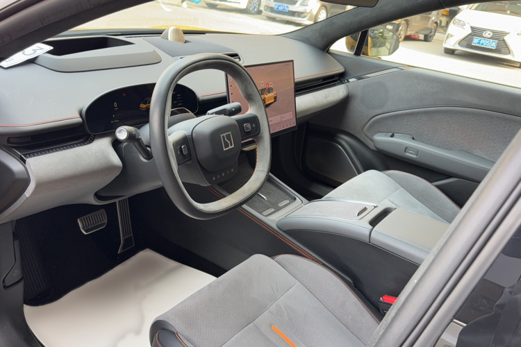 极氪007 2024款 四驱性能版 100kWh中控内饰7001