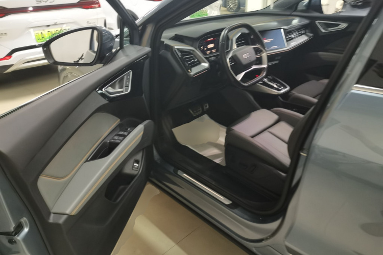 奥迪Q4 e-tron 2023款 40 e-tron 创行版中控内饰7003