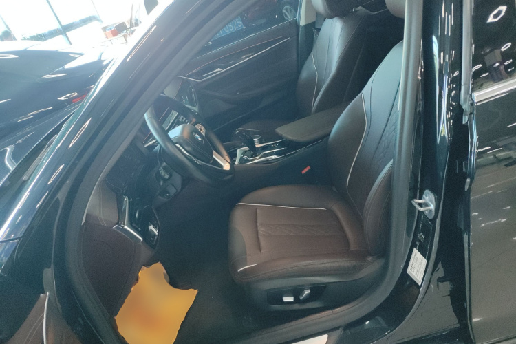 宝马5系 2021款 525Li 豪华套装中控内饰19