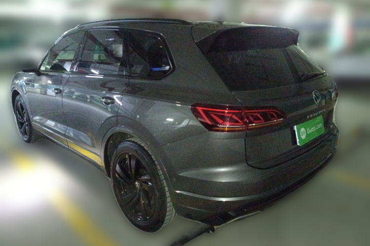 大众 途锐 2022款 3.0TSI 锐享版 曜黑运动套装车身外观5