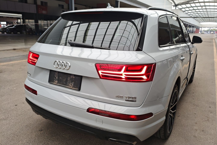奥迪Q7 2016款 45 TFSI 技术型车身外观7