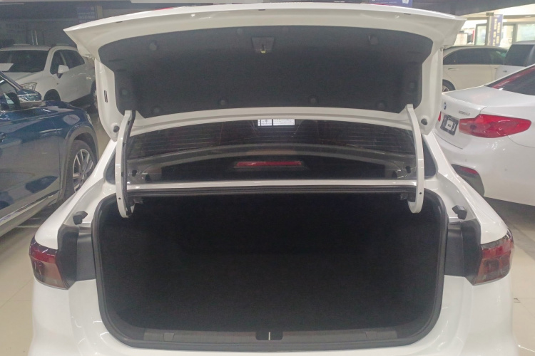 吉利汽车 帝豪 2025款 第4代 1.5L CVT旗舰型机舱底盘23