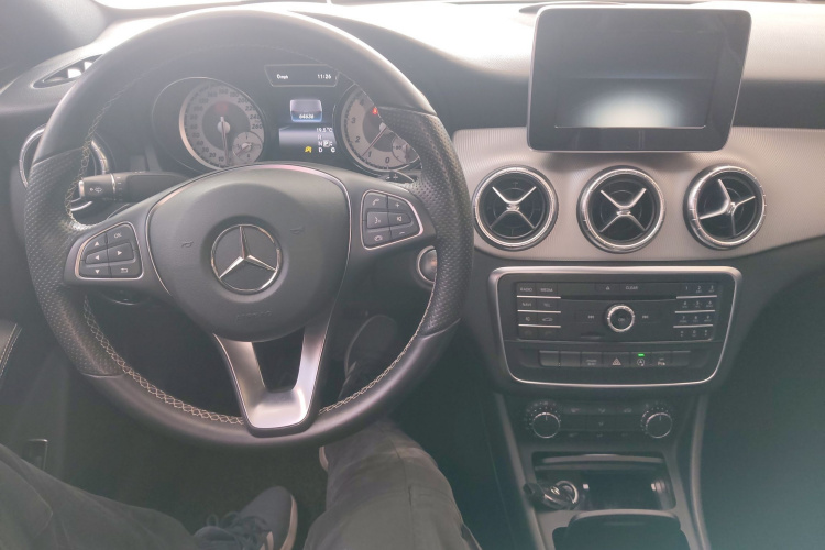 奔驰CLA 2016款 CLA 200 动感型中控内饰12