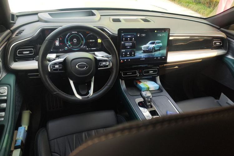 广汽传祺 传祺GS8 2022款 领航系列 2.0TGDI 两驱尊享版（七座）中控内饰12