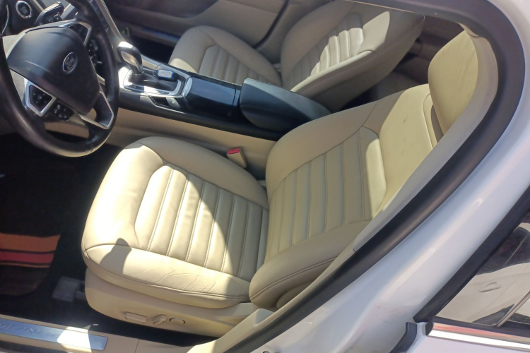 福特 蒙迪欧 2013款 2.0L GTDi200时尚型局部细节19