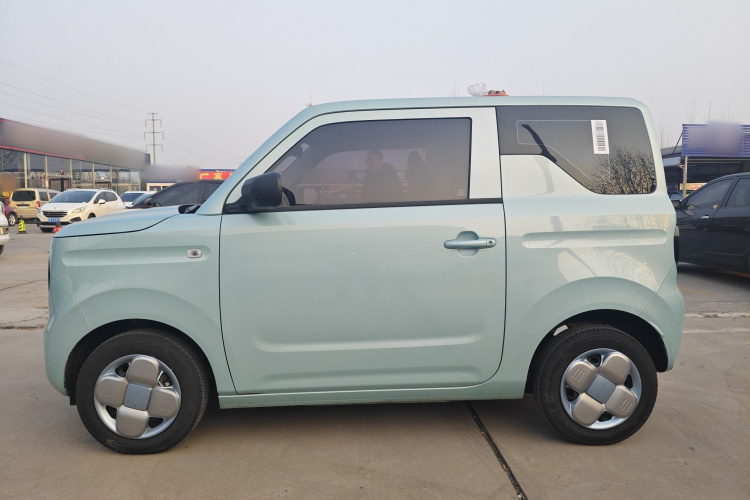 吉利银河 2024款 改款 熊猫mini 200km 龙腾版车身外观4